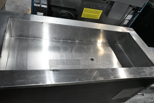 Vollrath 37065-00002-NNA Stainless Steel Commercial Refrigerated Buffet Station on Commercial Casters. 120 Volts, 1 Phase.  Tested and Powers On But Does Not Get Cold - Image 5 of 6