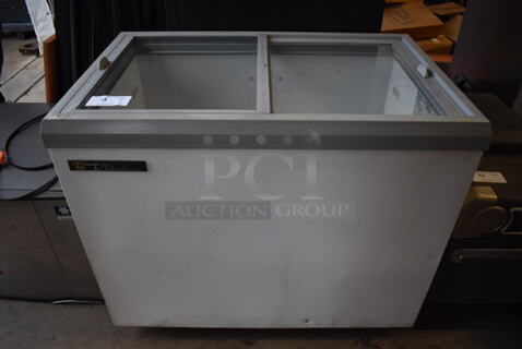 2016 True TFM-41FL Metal Commercial Chest Freezer Merchandiser on Commercial Casters. 115 Volts, 1 Phase. 41.5x26x35. Tested and Powers On But Does Not Get Cold