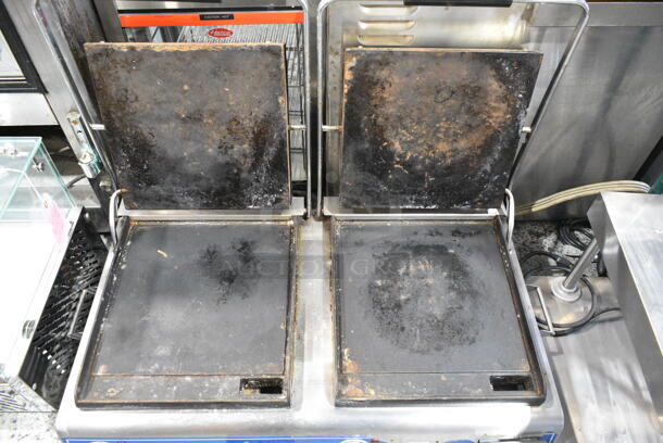Globe GSGDUE14D Stainless Steel Commercial Countertop Panini Press. 208/240 Volts, 1 Phase.  - Image 2 of 6