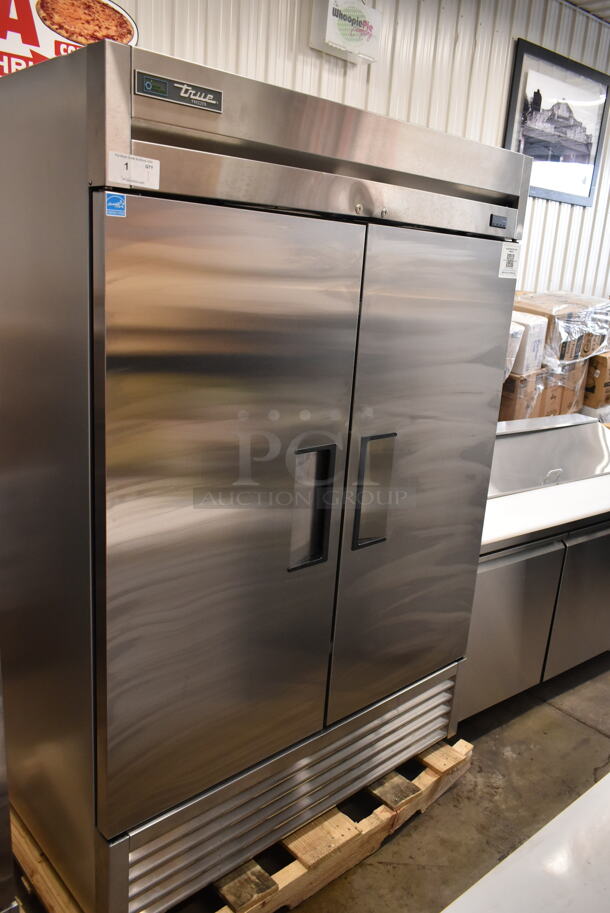 BRAND NEW SCRATCH AND DENT! 2024 True T-49F-HC Stainless Steel Commercial 2 Door Reach In Freezer w/ Commercial Casters. 115 Volts, 1 Phase. Tested and Powers On But Does Not Get Cold - Image 2 of 9