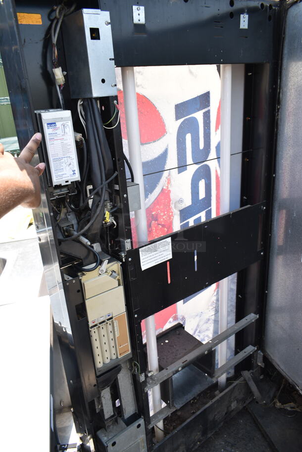 Merlin 2000 Version 5 Metal Commercial Can Vending Machine w/ Key, Bill Acceptor and Change Dispenser. Tested and Working! - Image 4 of 6