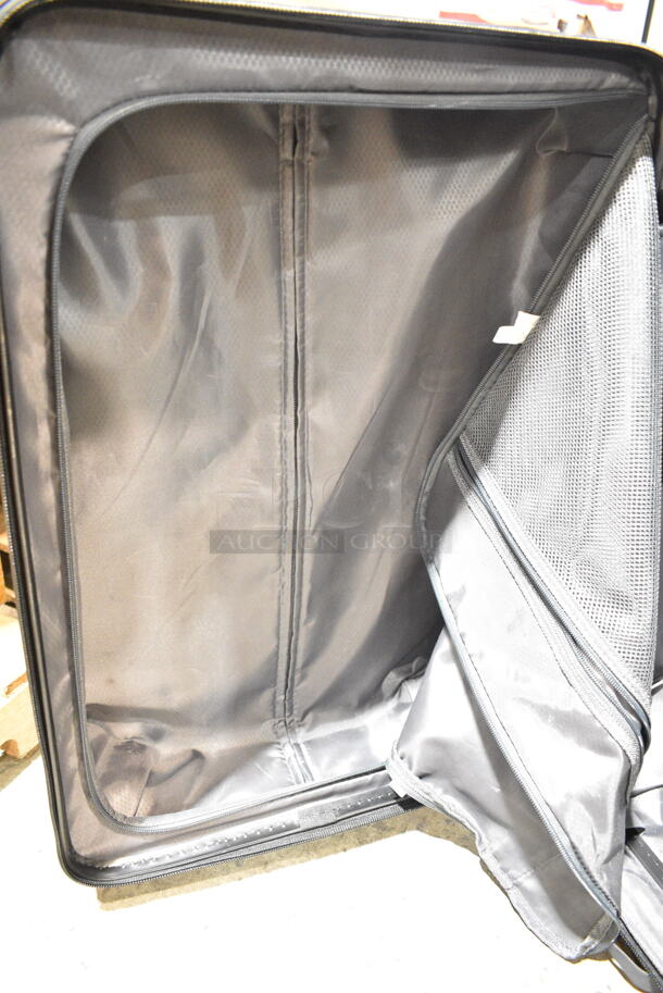 Rolling Luggage.  - Image 5 of 8
