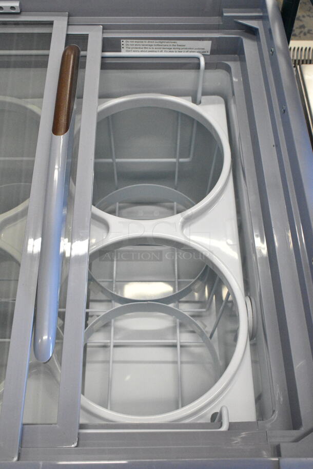 BRAND NEW SCRATCH AND DENT! Avantco 360ADC4N Commercial 26" Ice Cream Dipping Cabinet on Commercial Casters. 115 Volts, 1 Phase. Tested and Working! - Image 7 of 9