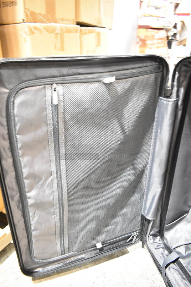 Rolling Luggage.  - Image 6 of 8