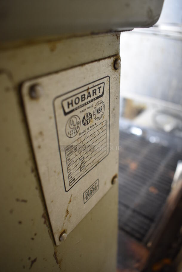 Hobart D300 Metal Commercial Floor Style 30 Quart Planetary Dough Mixer. 115 Volts, 1 Phase. 20x22x45. Tested and Working! - Image 5 of 7