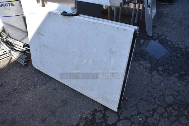 White Folding Table. 96x30x30 - Image 2 of 5