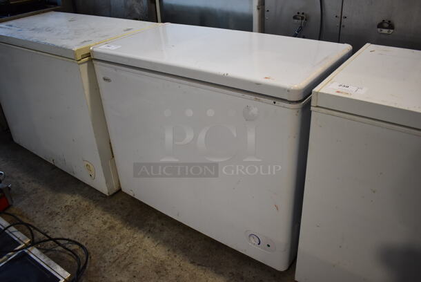 Danby DCF072A2WDB1 Metal Chest Freezer. 115 Volts, 1 Phase. 40x22x33. Tested and Working! - Image 3 of 6