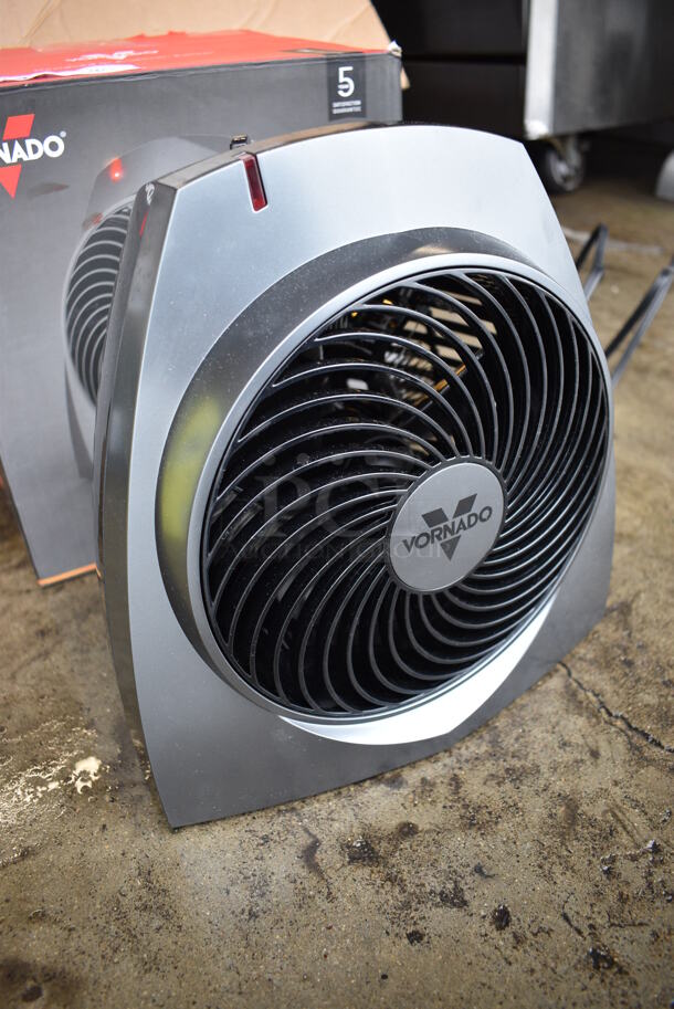 BRAND NEW SCRATCH AND DENT! Vornado VH200 Metal Fan. 120 Volts, 1 Phase. 11x9x11 - Image 3 of 7