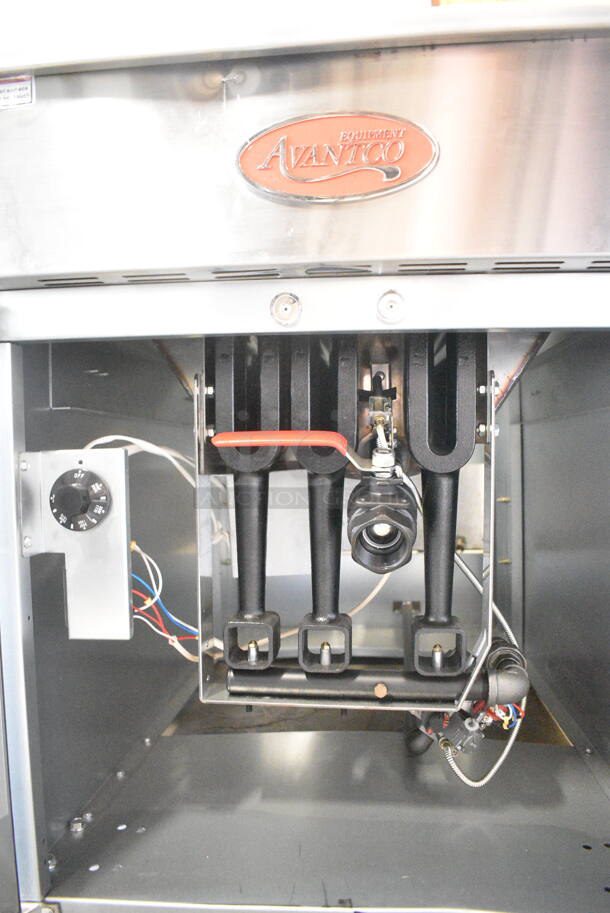BRAND NEW SCRATCH AND DENT! 2023 Avantco 177FBF1824NG Stainless Steel Commercial Floor Style Natural Gas 110-125 lb. Flat Bottom Funnel Cake / Donut Fryer. Does Not Have Back Piece or Lid. 90,000 BTU - Image 7 of 8