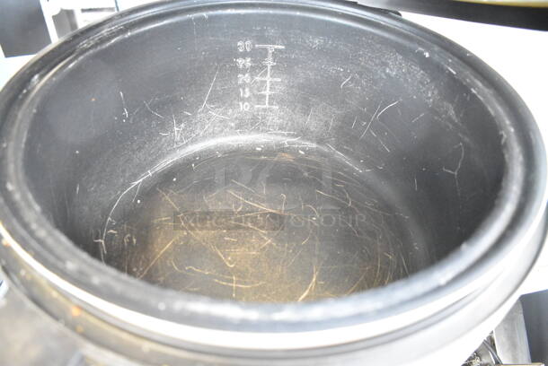 Proctor Silex 37560 Stainless Steel Rice Cooker. 120 Volts, 1 Phase. Cannot Test Due To Broken Latch - Image 3 of 5