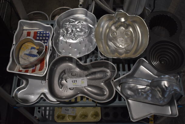 ALL ONE MONEY! Lot of 11 Various Wilton Metal Baking Pans Including Santa, Pumpkin, Bunny and Large Cupcake