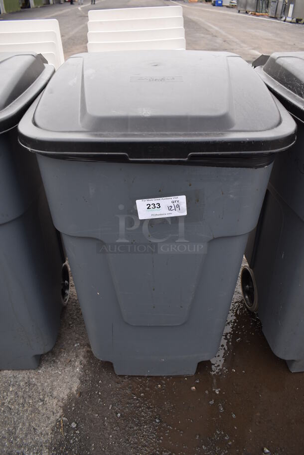 Carlisle 345050 Poly Trash Can. 23x28x39