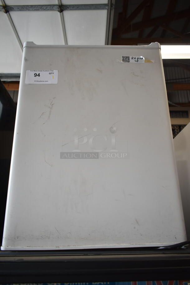 Metal Mini Cooler. 115 Volts, 1 Phase. Tested and Powers On But Does Not Get Cold - Image 1 of 3