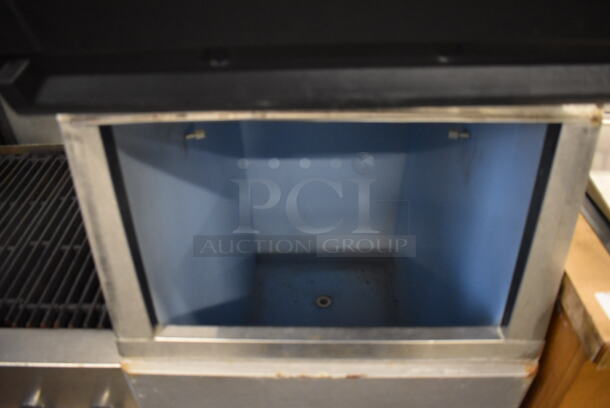 Manitowoc QY0425W Stainless Steel Commercial Ice Machine Head on Commercial Ice Machine Bin. 115 Volts, 1 Phase. 23x34x74 - Image 4 of 7