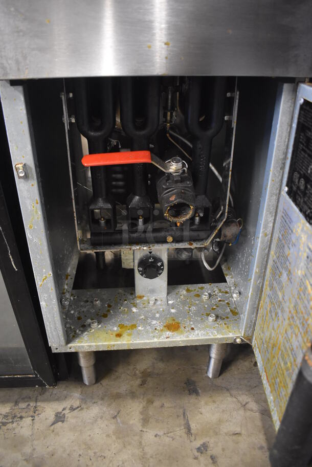 2017 Avantco FF300-N Stainless Steel Commercial Floor Style Natural Gas Powered Deep Fat Fryer w/ 2 Metal Fry Baskets. 90,000 BTU. 15.5x30x49 - Image 5 of 6