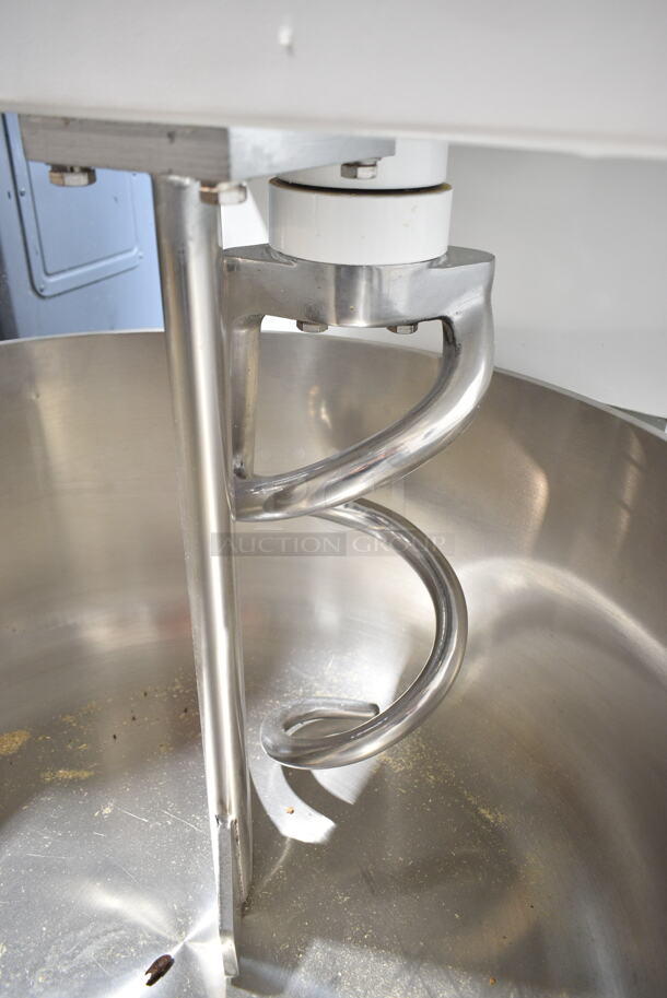 BRAND NEW SCRATCH AND DENT! Estella 348SM130 Metal Commercial Floor Style 130 Qt. / 195 lb. Two-Speed Spiral Dough Mixer w/ Stainless Steel Mixing Bowl, Bowl Guard and Dough Hook Attachment. 220 Volts, 3 Phase - Image 5 of 9