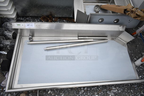 BRAND NEW SCRATCH AND DENT! Regency 600CDT60L 16 Gauge 5' Clean Dish Table - Left Drainboard - Image 5 of 6