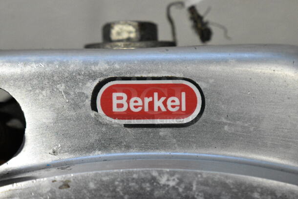 Berkel 827A Stainless Steel Commercial Countertop Meat Slicer w/ Blade Sharpener. 115 Volts, 1 Phase. Tested and Working! - Image 2 of 7