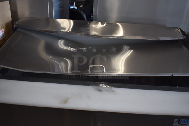 BRAND NEW SCRATCH AND DENT! Avantco 178SSPT60MHC Stainless Steel Commercial Sandwich Salad Prep Table Bain Marie Mega Top on Commercial Casters. 115 Volts, 1 Phase. Tested and Working! - Image 4 of 8