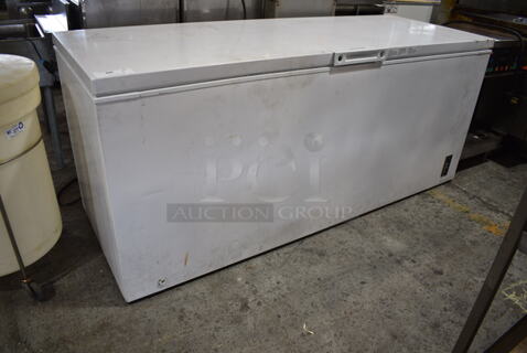 Frigidaire FFCL2042AW Metal Chest Freezer w/ Hinge Lid. 115 Volts, 1 Phase. Tested and Working!