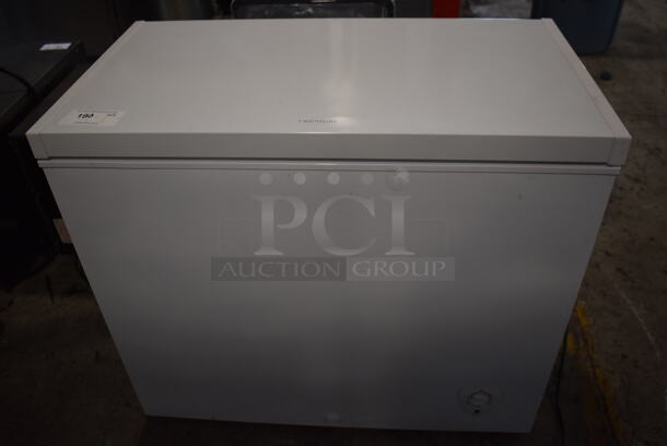 Frigidaire FFFC07M1QW Metal Chest Freezer. 115 Volts, 1 Phase. Tested and Powers On But Does Not Get Cold - Image 1 of 5