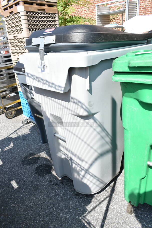 4 Outdoor Trash Cans. 27x32x42, 23x33x45, 26x31x32, 27x31x43. 4 Times Your Bid!  - Image 10 of 12