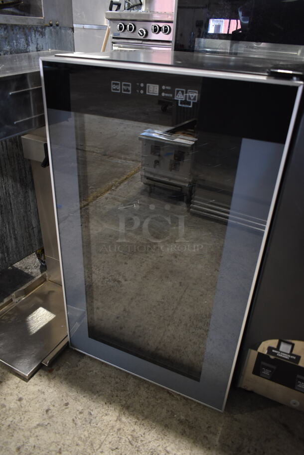Avanti WC34T2P 20 inch Wide 34 Bottle Capacity Freestanding Wine Cooler Merchandiser. 115 Volts, 1 Phase. Tested and Working! - Image 2 of 4