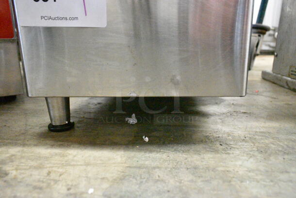 	BRAND NEW SCRATCH AND DENT! 2024 Crosson CF-26 Stainless Steel Commercial Countertop Electric Powered Single Bay Fryer w/ Metal Fry Basket and Lid. 120 Volts, 1 Phase. - Image 3 of 6