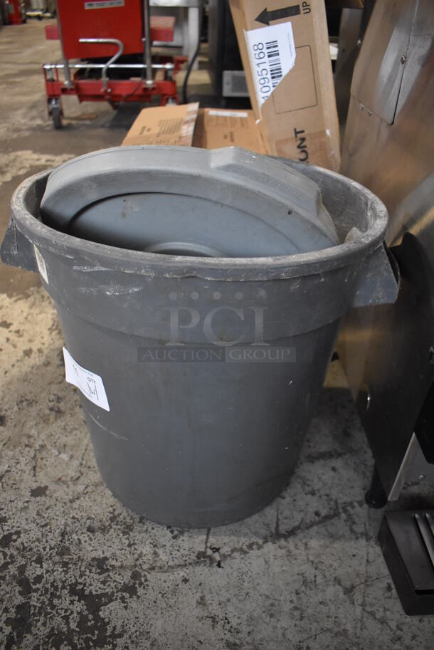 Gray Poly Trash Can w/ Lid. 18x16x18