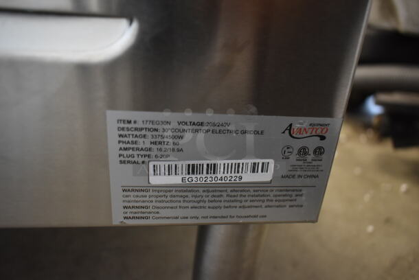 BRAND NEW SCRATCH AND DENT! Avantco 177EG30N Stainless Steel Commercial Countertop Electric Powered Flat Top Griddle w/ Thermostatic Controls. 208/240 Volts, 1 Phase.  - Image 5 of 5