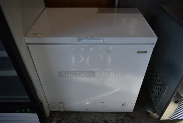 Vissani MDCF7WH Metal Chest Freezer w/ Hinge Lid. 115 Volts, 1 Phase. Tested and Working! - Image 1 of 6