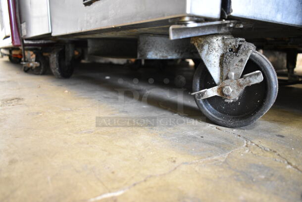 True TSSU-36-08 Stainless Steel Commercial Sandwich Salad Prep Table Bain Marie Mega Top on Commercial Casters. 115 Volts, 1 Phase. Tested and Working! - Image 4 of 5