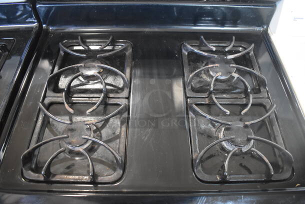 Frigidaire FGF337BCC Chrome Finish Natural Gas Powered 4 Burner Range w/ Oven. 30x26x47 - Image 5 of 9
