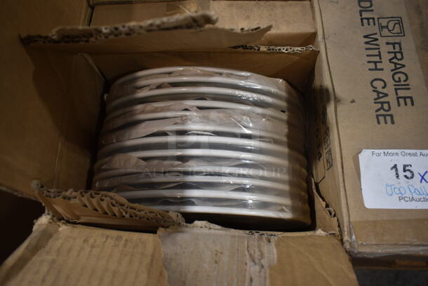 PALLET LOT of 10 Boxes of 24 BRAND NEW IN BOX! Tuxton TGB-034 Green Bay 9 3/8" x 6 1/2" Eggshell Wide Rim Rolled Edge Oval China Platter with Green Bands. 10 Times Your Bid! - Image 3 of 4