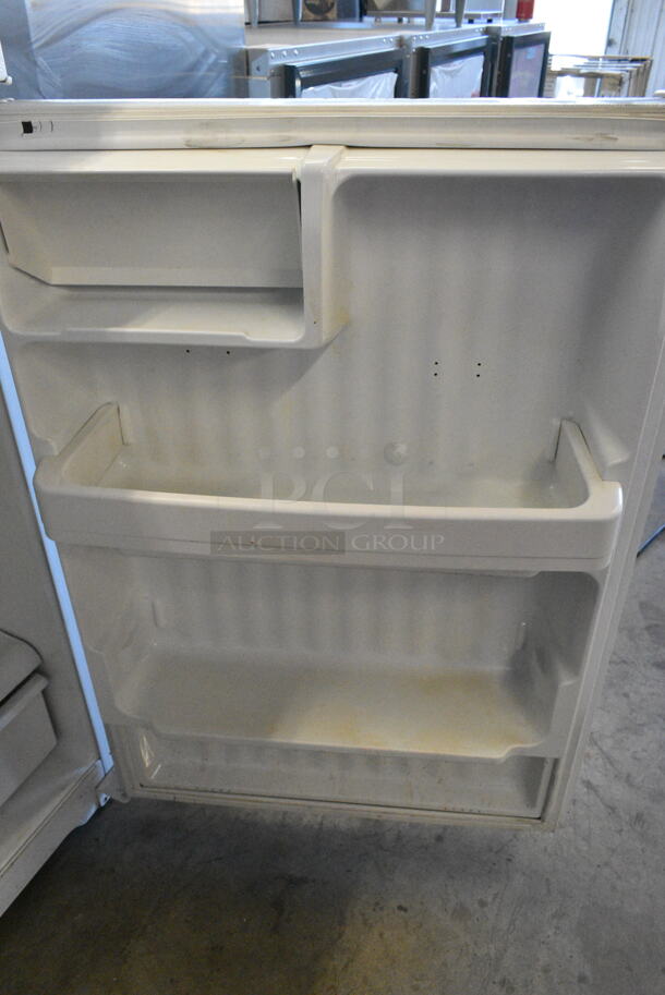 General Electric GE STS16ABSARWW Metal Cooler w/ Freezer. 115 Volts, 1 Phase. Tested and Working! - Image 6 of 7