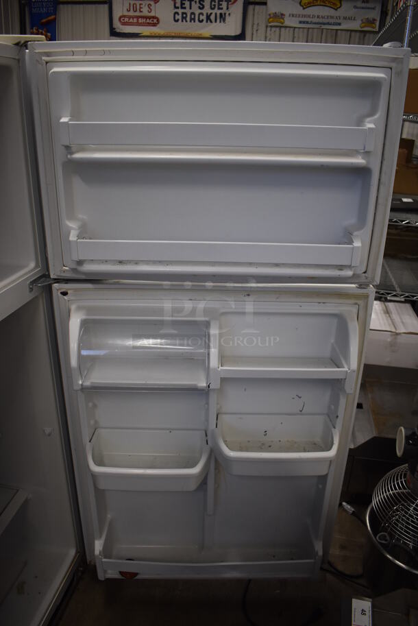 Whirlpool ET1MHKXMQ02 Metal Cooler Freezer Combo Unit. 115 Volts, 1 Phase. 33x30x66. Tested and Working! - Image 3 of 7