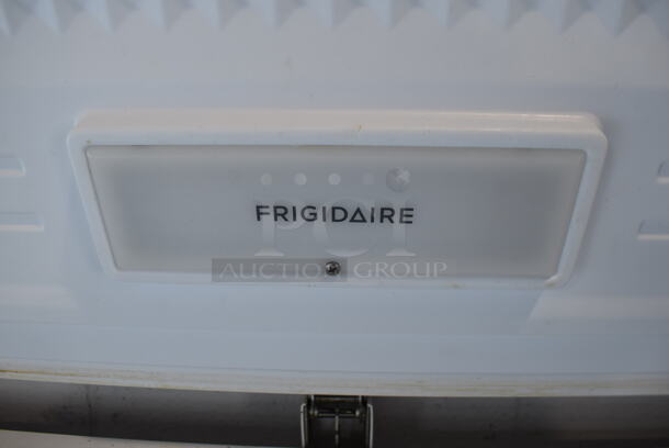 Frigidaire Metal Chest Freezer. 115 Volts, 1 Phase. Tested and Working! - Image 5 of 5