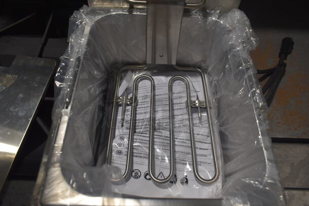 BRAND NEW SCRATCH AND DENT! 2023 Hoocoo FRY-10L Stainless Steel Commercial Countertop Electric Powered Fryer w/ Metal Basket and Lid. 120 Volts, 1 Phase. - Image 5 of 7