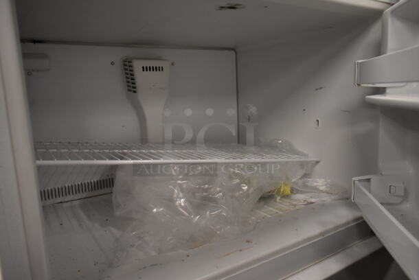 Whirlpool ET1MHKXMQ05 Metal Cooler Freezer Combo Unit. 115 Volts, 1 Phase. Tested and Powers On But Does Not Get Cold - Image 2 of 6