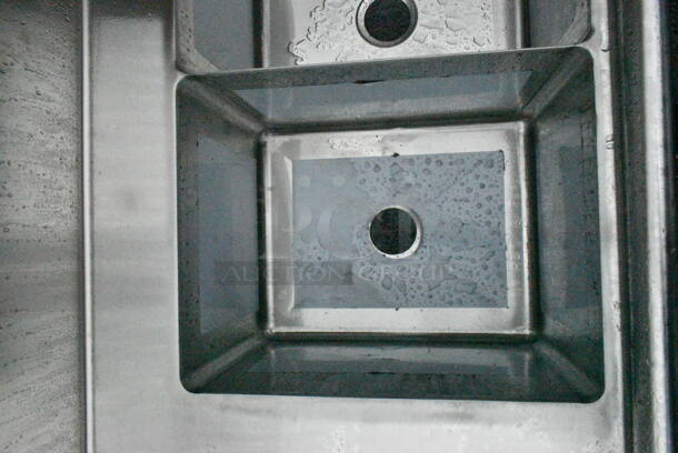 BRAND NEW SCRATCH AND DENT! Regency 600DDTS384RT 16-Gauge 7' Soiled / Dirty Dish Table with 3-Compartment Sink - 16" x 20" x 14" Bowls - Right Drainboard. No Legs.  - Image 7 of 9