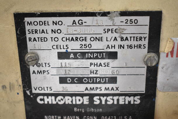 Minuteman MC833470 Metal Commercial Floor Cleaning Machine w/ Chloride Systems AG-18-250 Charger. 115 Volts, 1 Phase.  - Image 4 of 10