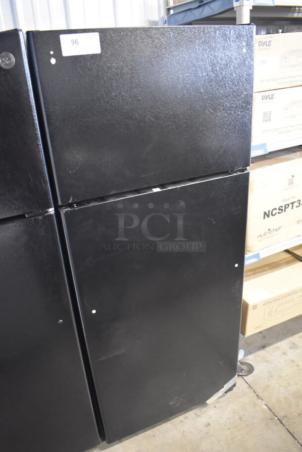 BRAND NEW! GE GTS18GTNFRBB Metal Cooler Freezer Combo Unit. 115 Volts, 1 Phase. 28x29x67. Tested and Working! - Image 2 of 8