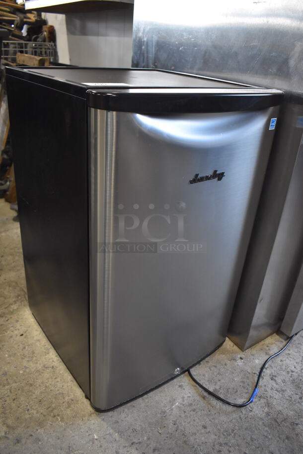 Danby DAR044A6BSLDBO Mini Cooler. 115 Volts, 1 Phase. 20.5x21.5x33.5. Tested and Working! - Image 5 of 8