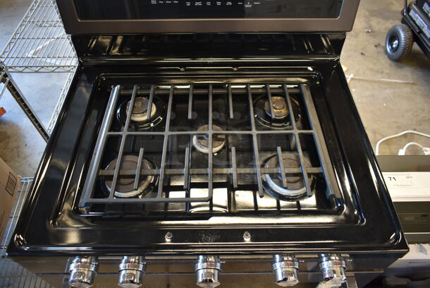 KitchenAid KFGG500EBS2 Metal Natural Gas Powered 4 Burner Range w/ Oven.  - Image 2 of 7