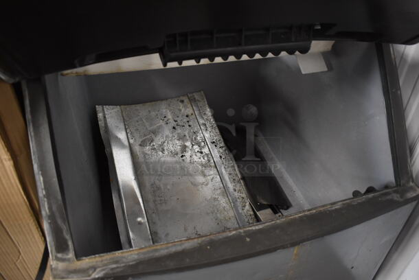 Metal Commercial Ice Bin. 30x34x38 - Image 5 of 5