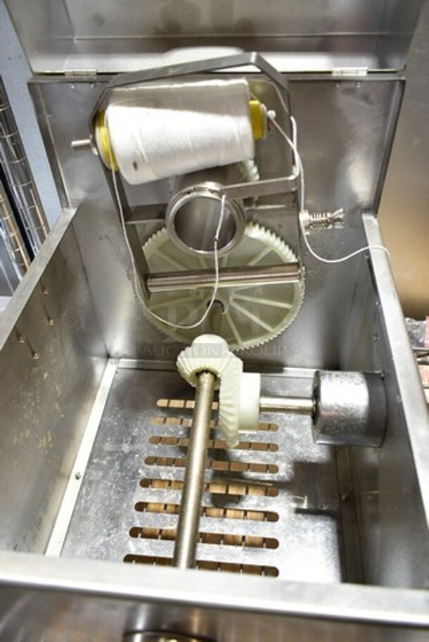 BRAND NEW SCRATCH AND DENT! Backyard Pro 554BMSTM Stainless Steel Commercial Countertop 18 1/2" x 11 3/8" x 13 3/8" Manual Sausage Tying Machine.  - Image 5 of 7