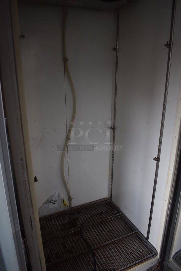 GEM Metal Commercial Single Door Reach In Cooler Merchandiser. Tested and Powers On But Does Not Get Cold - Image 3 of 5