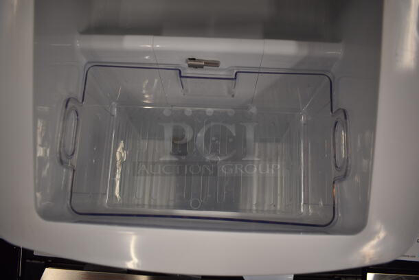 BRAND NEW SCRATCH AND DENT! Whynter IMC-490SS Commercial Stainless Steel Electric Compact Portable Ice Maker. 115V, 1 Phase. Tested And Working!  - Image 3 of 7