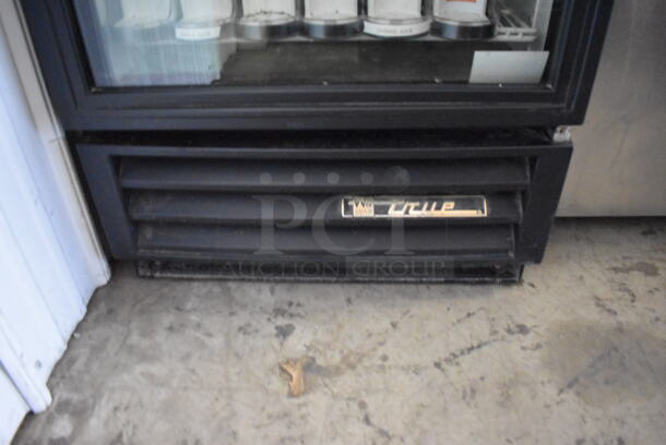 2012 True GDM-10PT Metal Commercial Single Door Reach In Pass Through Cooler Merchandiser w/ Poly Coated Racks. 115 Volts, 1 Phase. Tested and Does Not Power On - Image 3 of 4