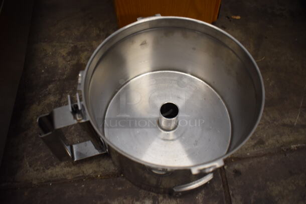 ALL ONE MONEY! Metal Food Processor Bowl, S Blade and Grating Blade. 10x8x7 - Image 4 of 5